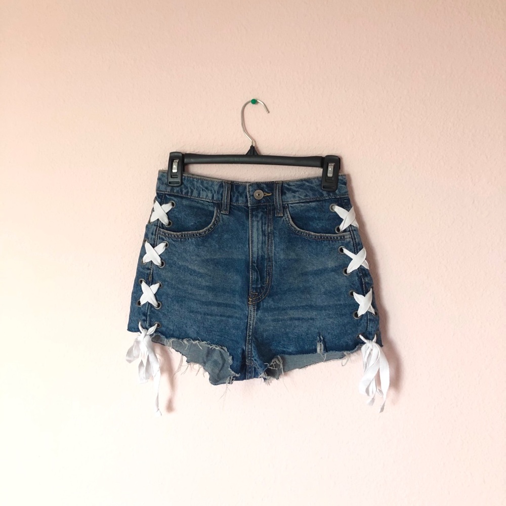 H&M Lace Up Denim Shorts💗